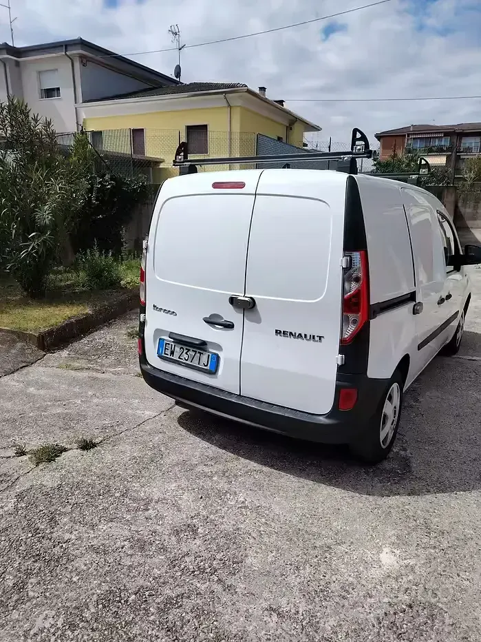 Usado Renault Kangoo 75 CV (55 kW) 2014 Blanco Monovolumen