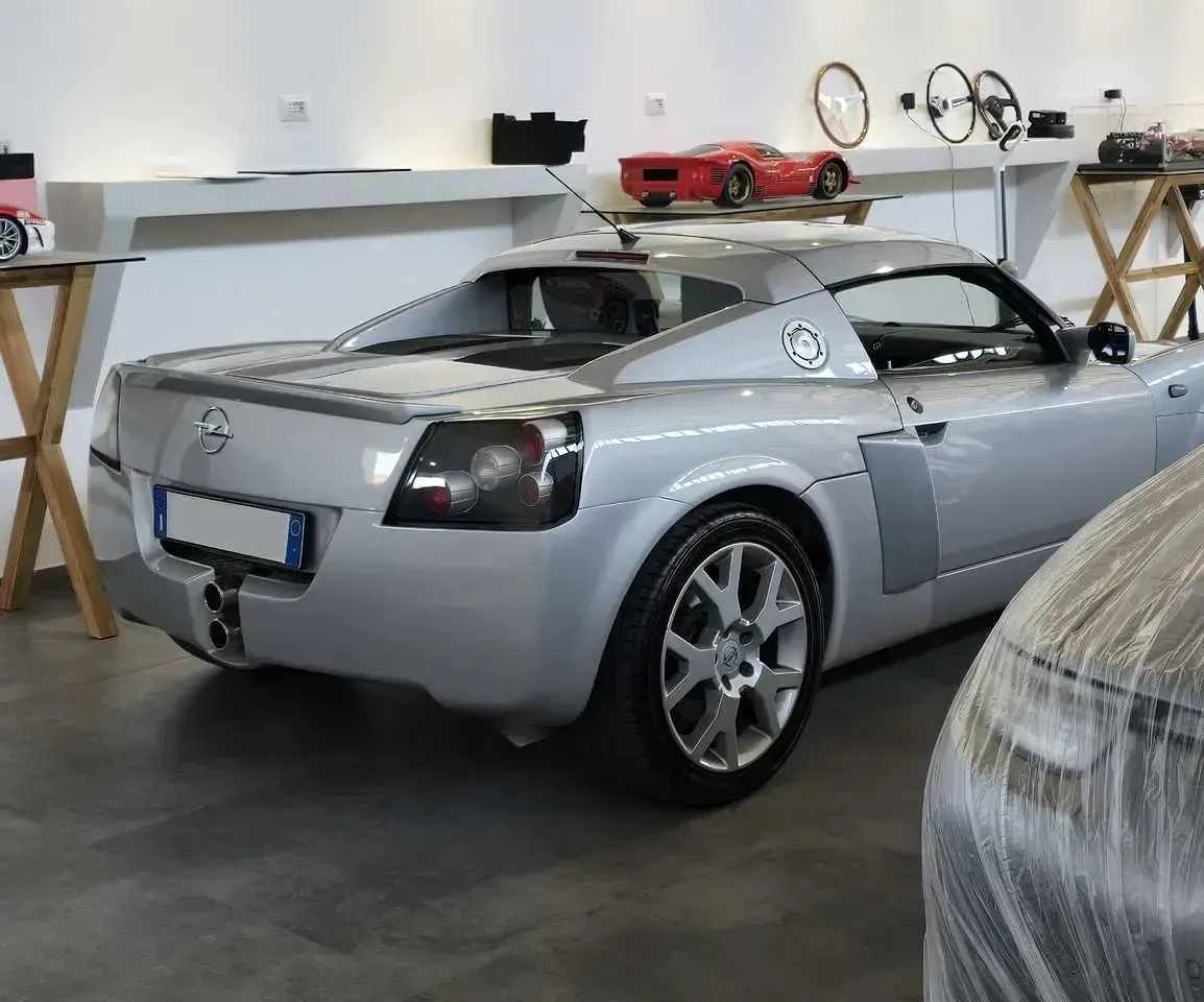 Usata Opel Speedster 200 CV (147 kW) 2003 Argento Cabrio