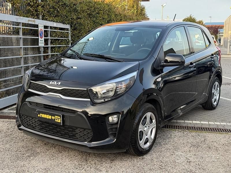 Usata Kia Picanto X-Line 67 CV (49 kW) 2023 Nero Utilitaria