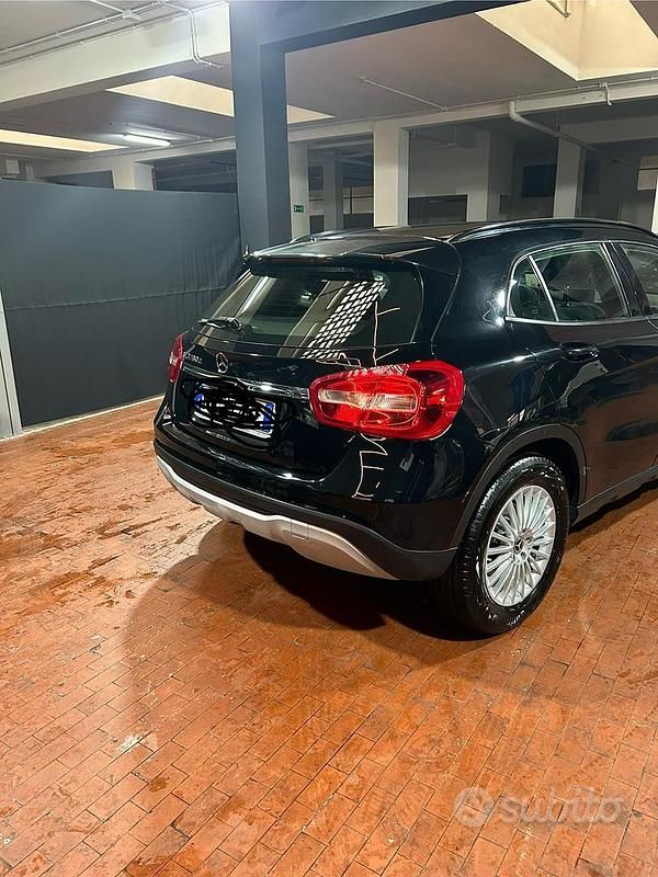 Usata Mercedes GLA180 109 CV (80 kW) 2018 SUV