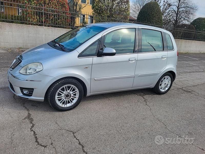 Usata Lancia Musa 77 CV (56 kW) 2010 Grigio Monovolume