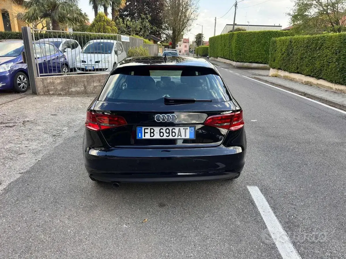 Usata Audi A3 Young 110 CV (80 kW) 2015 Nero Utilitaria