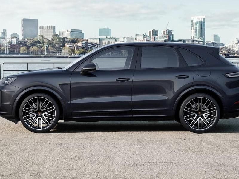 Nuova Porsche Cayenne Black Edition 2026 Nero cromite metallizzato SUV