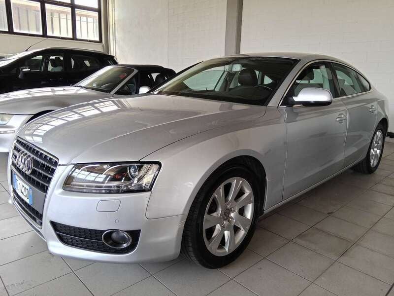 Argento Usata 2010 Audi A5 Sportback Due volumi | 9900 € (Buon prezzo) - Immagine 1/4