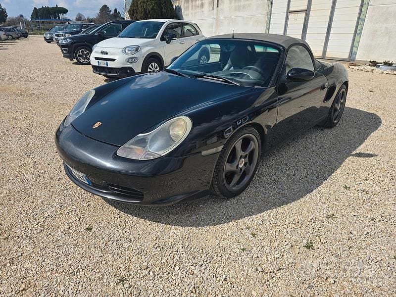 Second-hand Porsche Boxster 220 CP (161 kW) 2000 Negru Cabrio