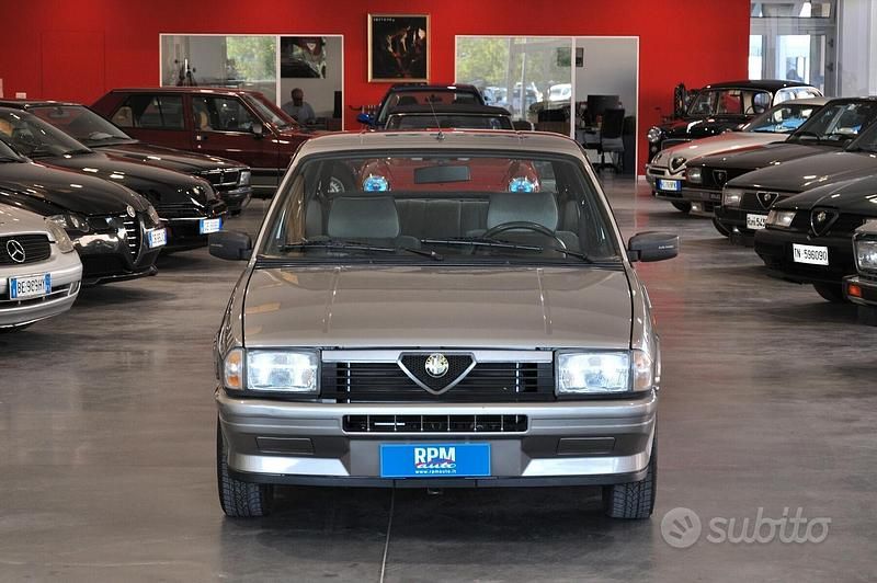 Usata Alfa Romeo 33 86 CV (63 kW) 1990 Grigio Berlina