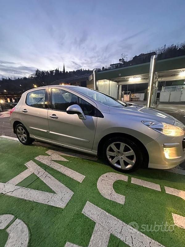 Usata Peugeot 308 115 CV (84 kW) 2008 Grigio Berlina