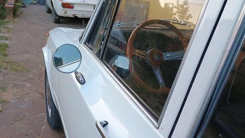 Bianco Usata 1971 Alfa Romeo Giulietta Super Due volumi | 15.000 € - Immagine 1/4