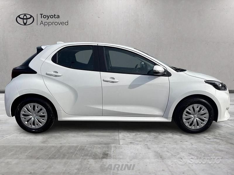 Usata Toyota Yaris Hybrid Active 116 CV (85 kW) 2025 Bianco Berlina