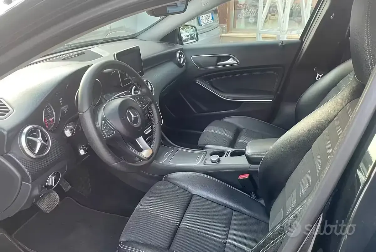 Usata Mercedes A180 109 CV (80 kW) 2018 Nero Berlina