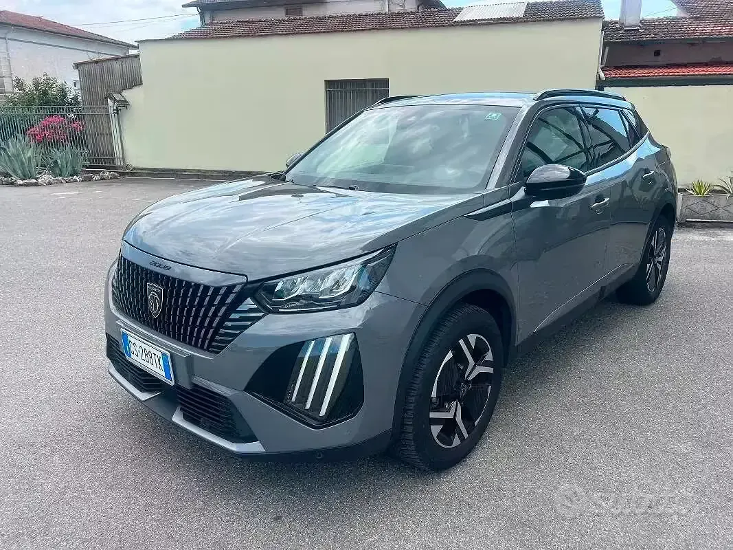 Usata Peugeot 2008 Allure 131 CV (96 kW) 2024 Grigio SUV