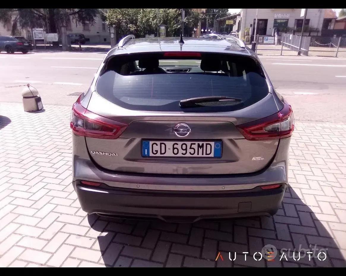 Usata Nissan Qashqai Acenta Premium 140 CV (102 kW) 2021 Grigio SUV