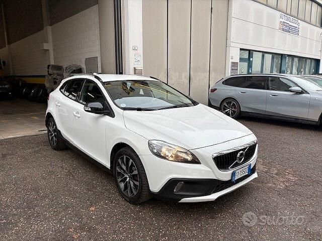 Usata Volvo V40 CC Business Edition 120 CV (88 kW) 2018 Bianco Station wagon