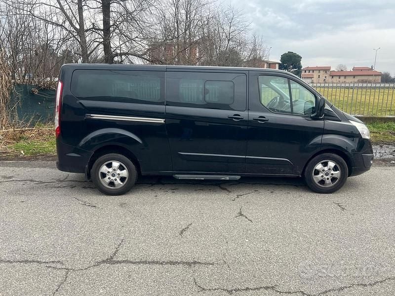 Usata Ford Tourneo Titanium 131 CV (96 kW) 2017 Nero Monovolume