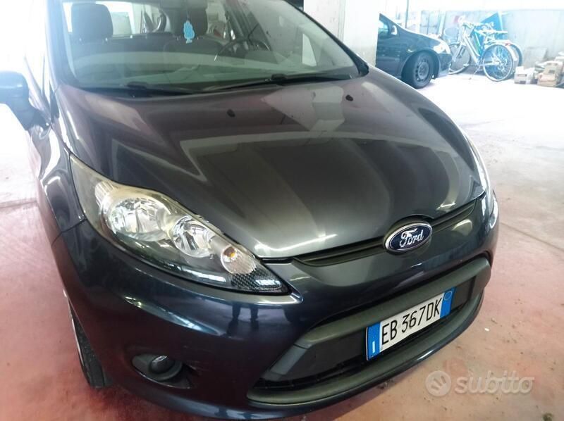 Usata Ford Fiesta Titanium 75 CV (55 kW) 2008 Blu Utilitaria