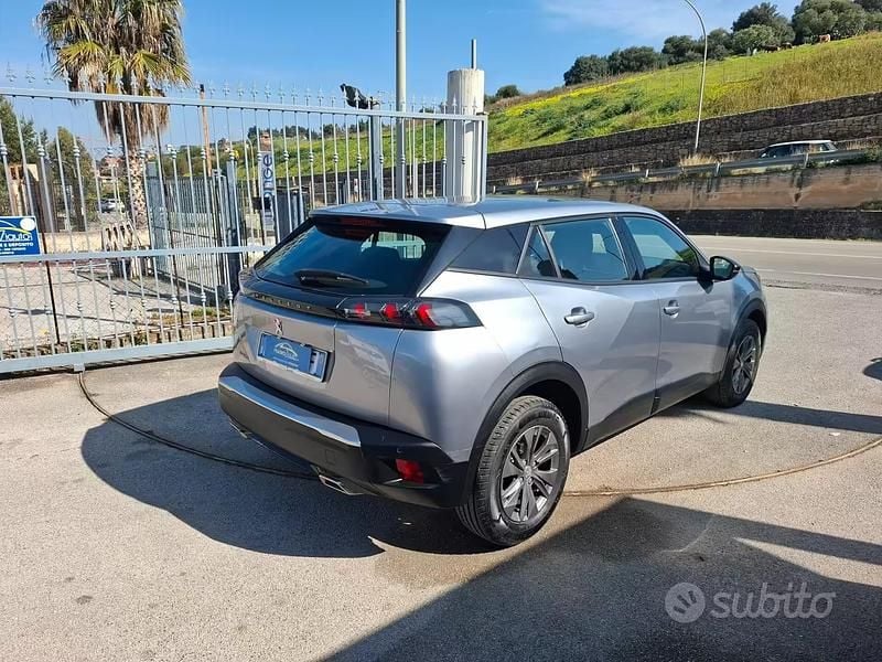 Używany Peugeot 2008 131 KM (96 kW) 2023 Szary SUV