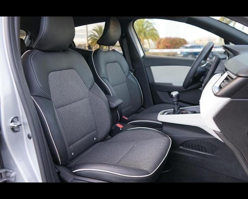 Usata Renault Clio V Intens 100 CV (73 kW) 2022 Grigio Utilitaria