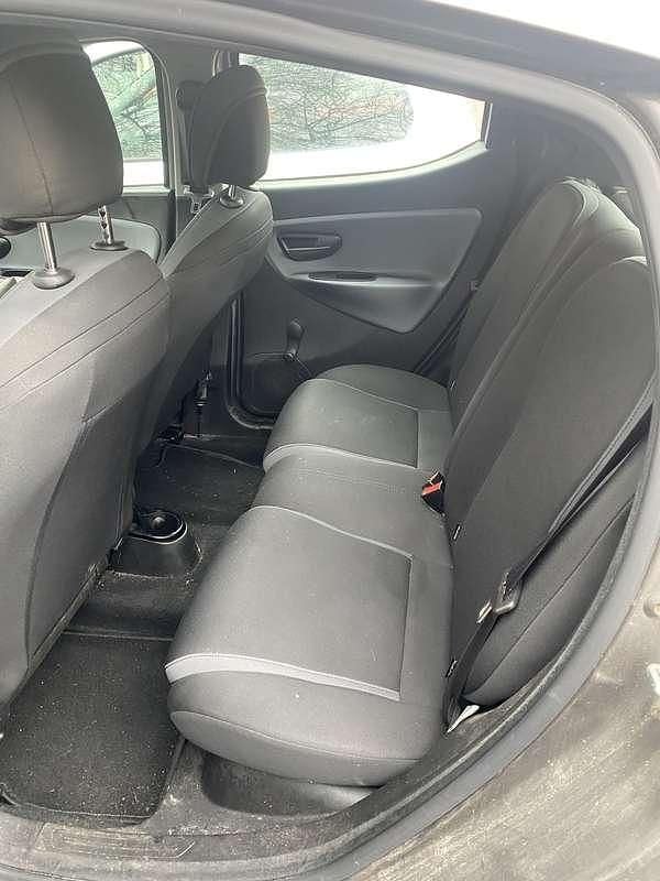 Usata Lancia Ypsilon Silver 69 CV (50 kW) 2016 Grigio Utilitaria