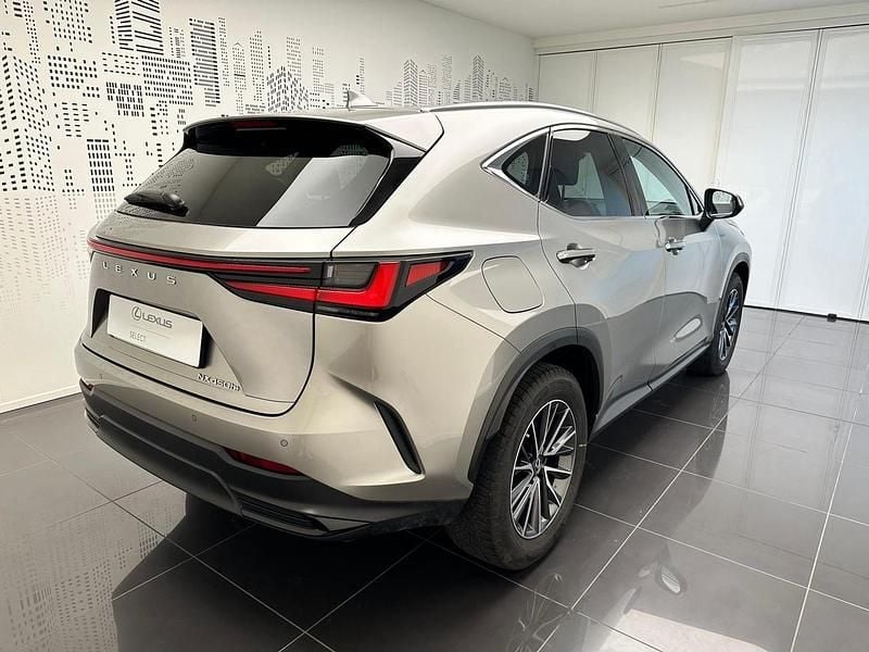Begagnad Lexus NX450h+ 309 HK (227 kW) 2022 Silver SUV