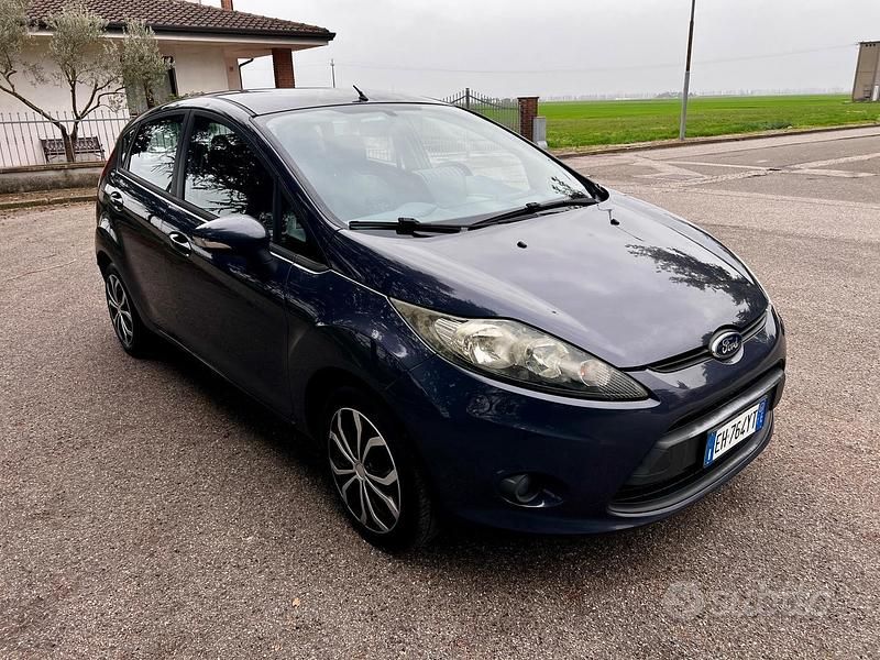 Usata Ford Fiesta 60 CV (44 kW) 2011 Blu Utilitaria