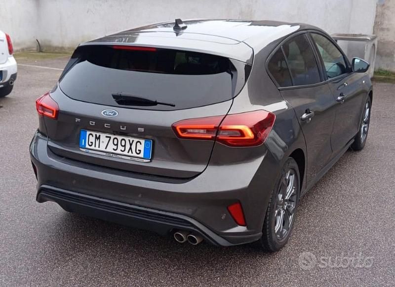 Usata Ford Focus ST-Line 120 CV (88 kW) 2023 Grigio Berlina