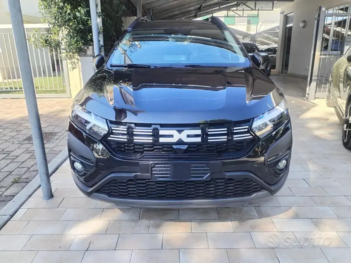 Usata Dacia Jogger Expression 101 CV (74 kW) 2025 Monovolume