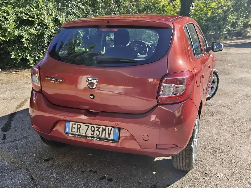 Usata Dacia Sandero Lauréate 75 CV (55 kW) 2013 Berlina