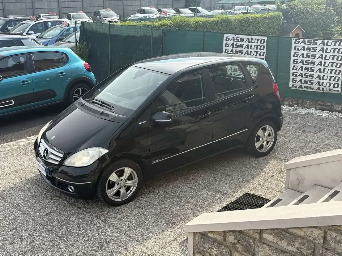 Usata Mercedes A180 109 CV (80 kW) 2010 Nero Monovolume