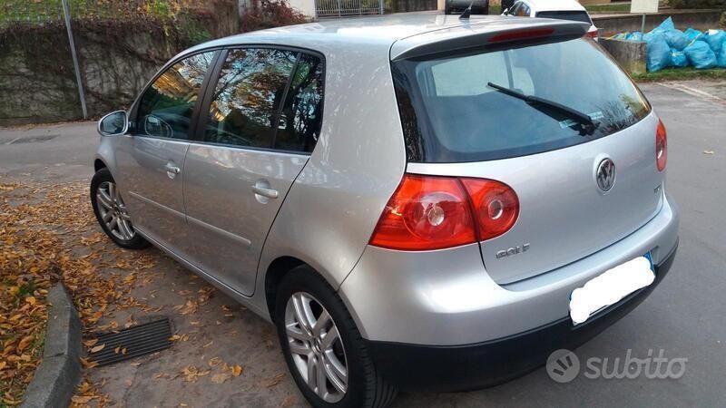 Usata VW Golf V 105 CV (77 kW) 2007 Grigio Berlina