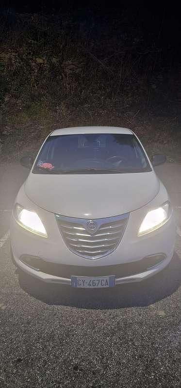 Usata Lancia Ypsilon Silver 80 CV (58 kW) 2013 Bianco Utilitaria