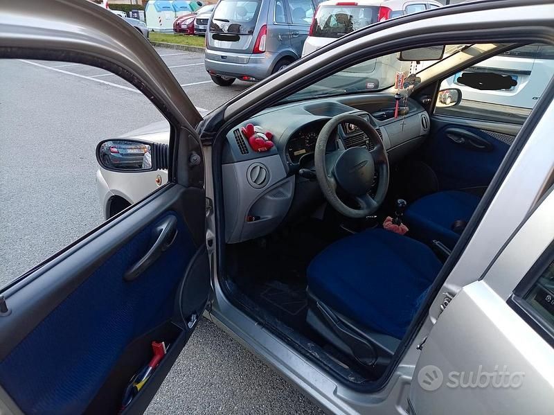 Usata Fiat Punto 80 CV (58 kW) 2002 Grigio Utilitaria