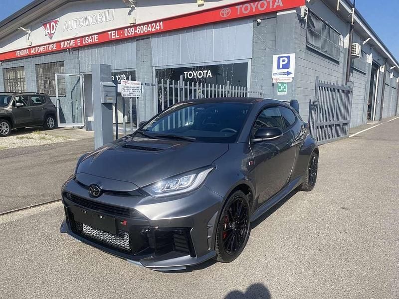 Nuova Toyota Yaris 280 CV (205 kW) 2026 Grigio Utilitaria