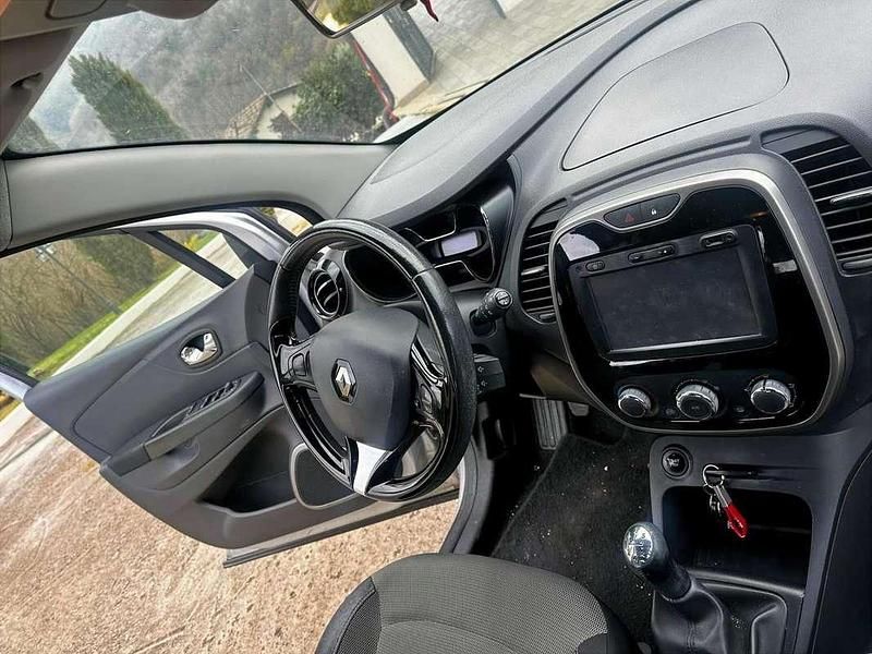 Usata Renault Captur Life 90 CV (66 kW) 2016 Grigio SUV