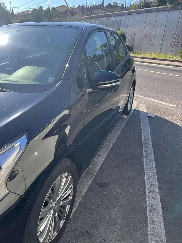 Usata Peugeot 208 Active 83 CV (61 kW) 2019 Nero Utilitaria