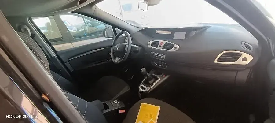 Usata Renault Scénic III 95 CV (69 kW) 2011 Nero Berlina