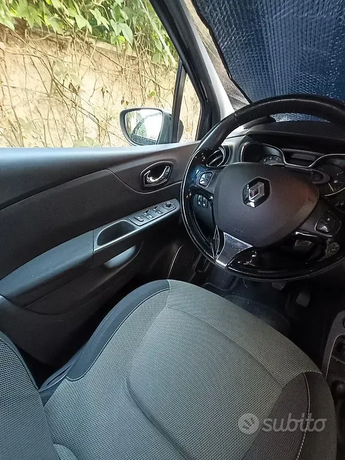 Usata Renault Captur 110 CV (80 kW) 2015 Nero SUV