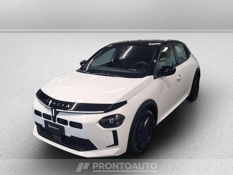 Nuova Lancia Ypsilon 110 CV (80 kW) 2026 Bianco marmo con tetto nero Utilitaria