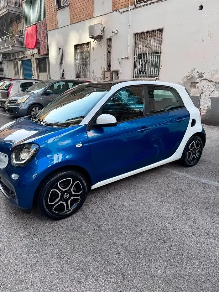 Usata Smart ForFour 71 CV (52 kW) 2016 Bluazzurro Utilitaria