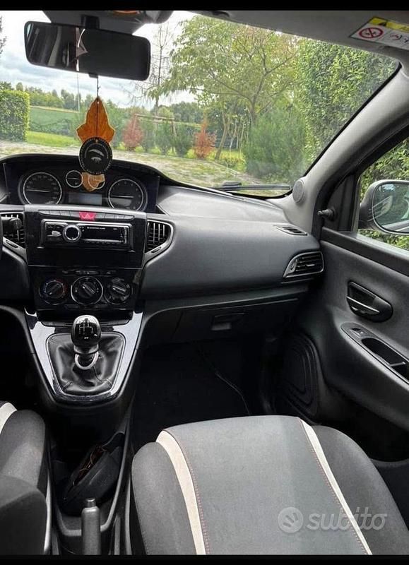 Usata Lancia Ypsilon 2015 Utilitaria