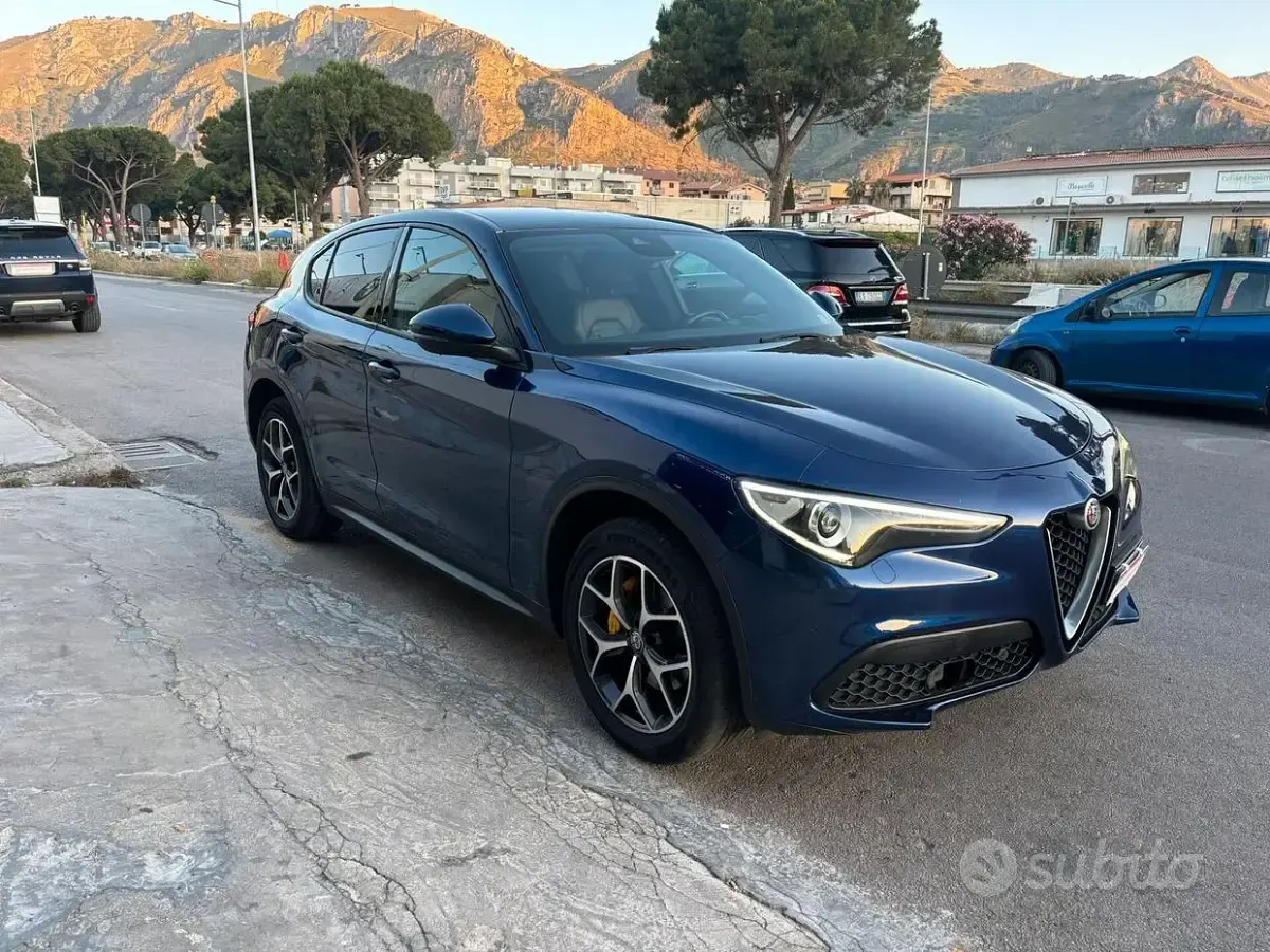 Usata Alfa Romeo Stelvio Exclusive 190 CV (139 kW) 2018 Blu SUV