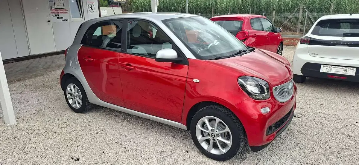 Usata Smart ForFour Passion 71 CV (52 kW) 2014 Rosso Utilitaria