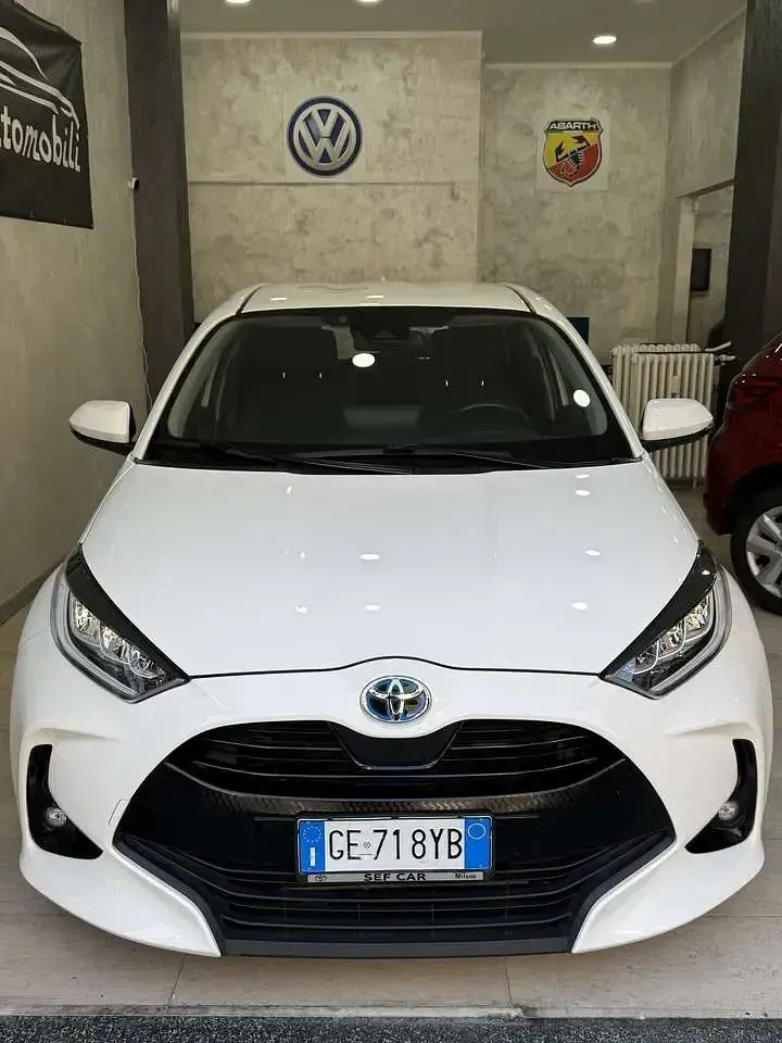 Usata Toyota Yaris Hybrid Lounge 92 CV (67 kW) 2021 Other Berlina
