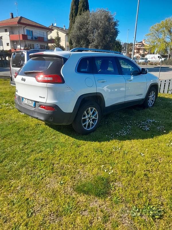 Usata Jeep Cherokee Longitude 140 CV (102 kW) 2014 Bianco SUV