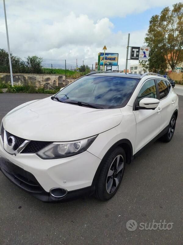 Bianco Usata 2017 Nissan Qashqai SUV | 9900 € (Buon prezzo) - Immagine 1/4