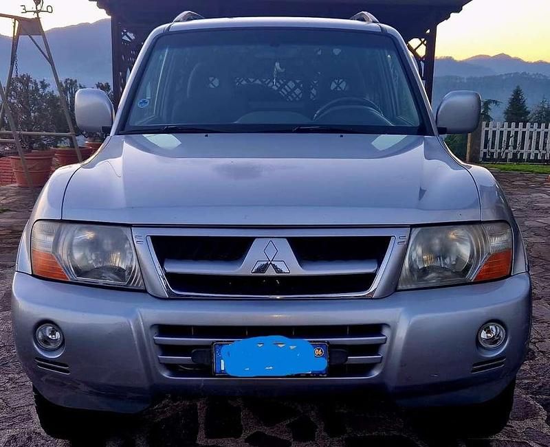 Usata Mitsubishi Pajero 160 CV (117 kW) 2006 Grigio SUV