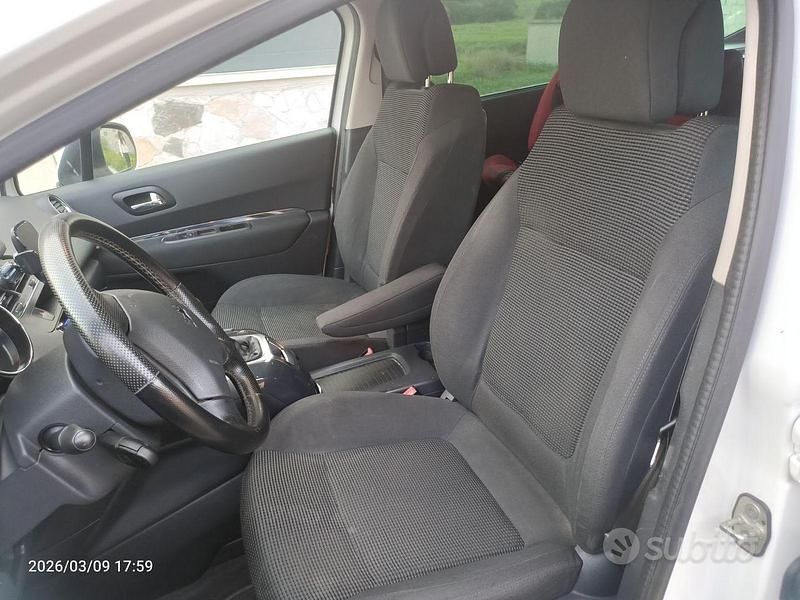 Usata Peugeot 5008 Business-Line 112 CV (82 kW) 2012 Monovolume