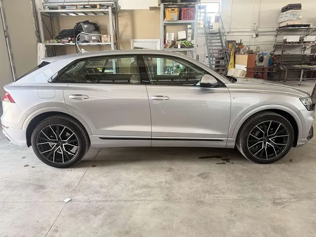 Usata Audi Q8 Ambiente 286 CV (210 kW) 2019 Argento SUV
