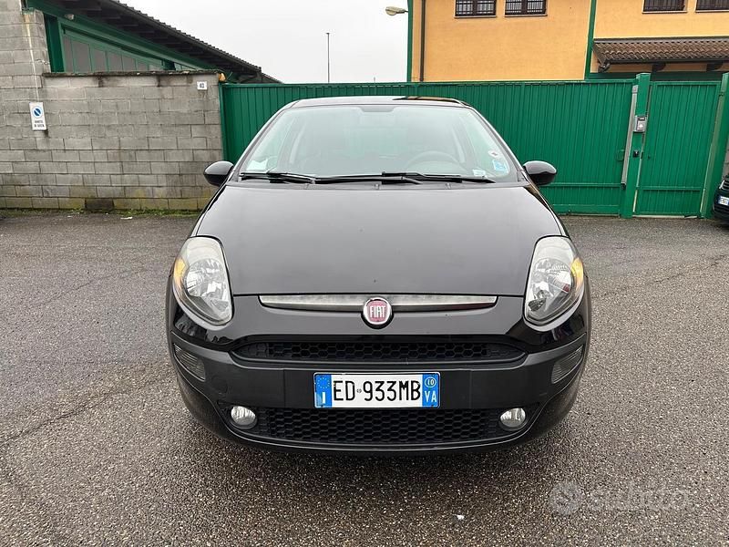 Nero Usata 2010 Fiat Grande Punto Due volumi | 3500 € (Buon prezzo) - Immagine 1/4