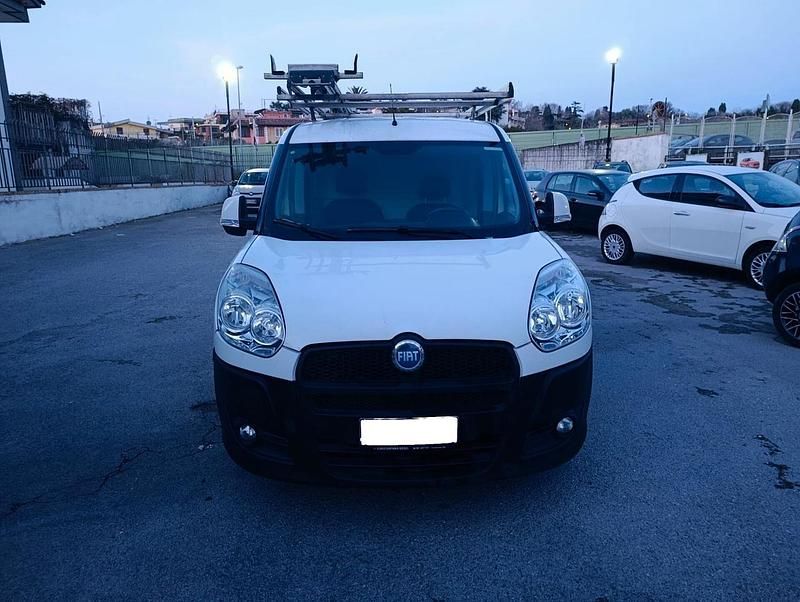 Usata Fiat Doblò 104 CV (76 kW) 2014 Grigio Monovolume