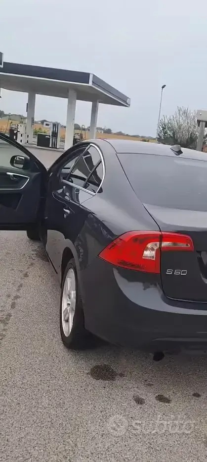 Usata Volvo S60 136 CV (100 kW) 2012 Nero Berlina